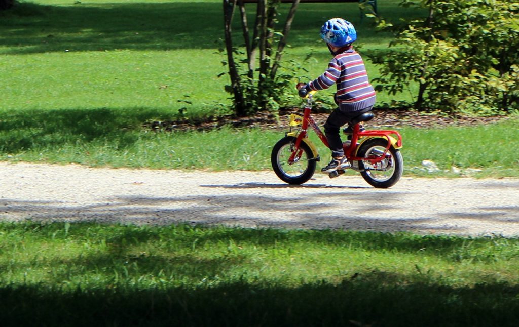 małe dzieci na rowerze przepisy